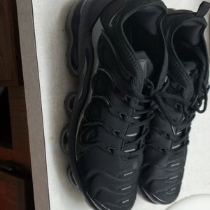 Vapormax triple black